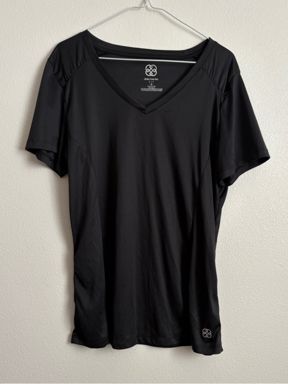 Daisy Fuentes Black V-Neck Performance Top Athletic Dri Fit 1X - Picture 2 of 5